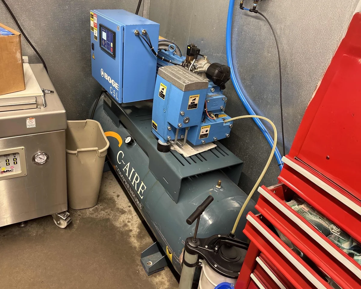 BOGE C5L Tank-Mounted Rotary Screw Compressor installed at Meat Processing Facility in Hudson, WI